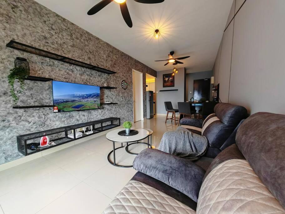 Industrial Design Simfoni 3 Bedroom W Netflix And Wi-Fi Cheras Ngoại thất bức ảnh