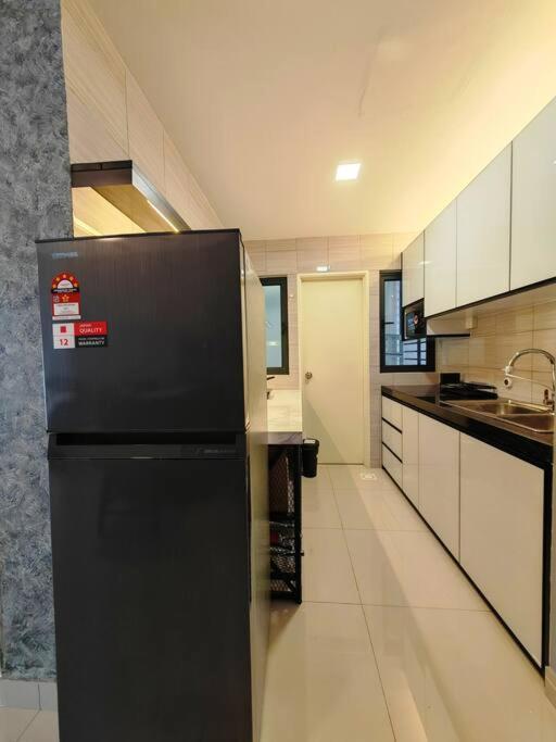 Industrial Design Simfoni 3 Bedroom W Netflix And Wi-Fi Cheras Ngoại thất bức ảnh